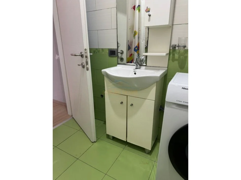 Tirane, jepet me qera apartament 1+1 Kati 4, 500 € 