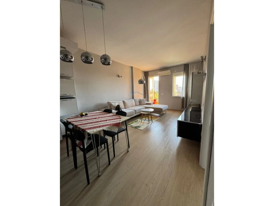 Tirane, jepet me qera apartament 1+1 Kati 4, 500 € 