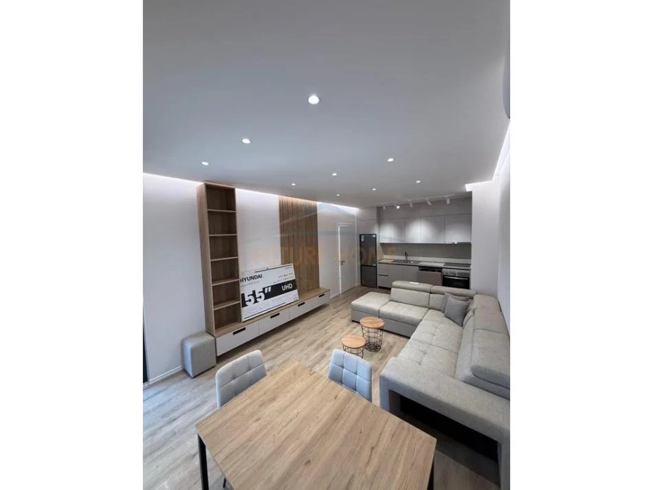 Tirane, jepet me qera apartament 1+1 Kati 5, 65 m² 600 € 