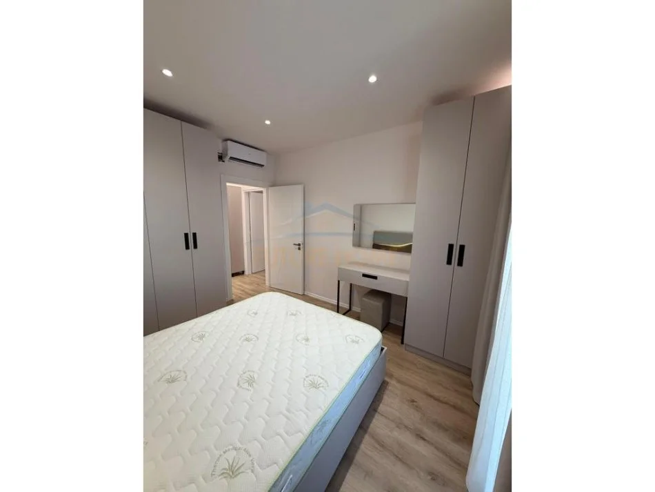 Tirane, jepet me qera apartament 1+1 Kati 5, 65 m² 600 € 