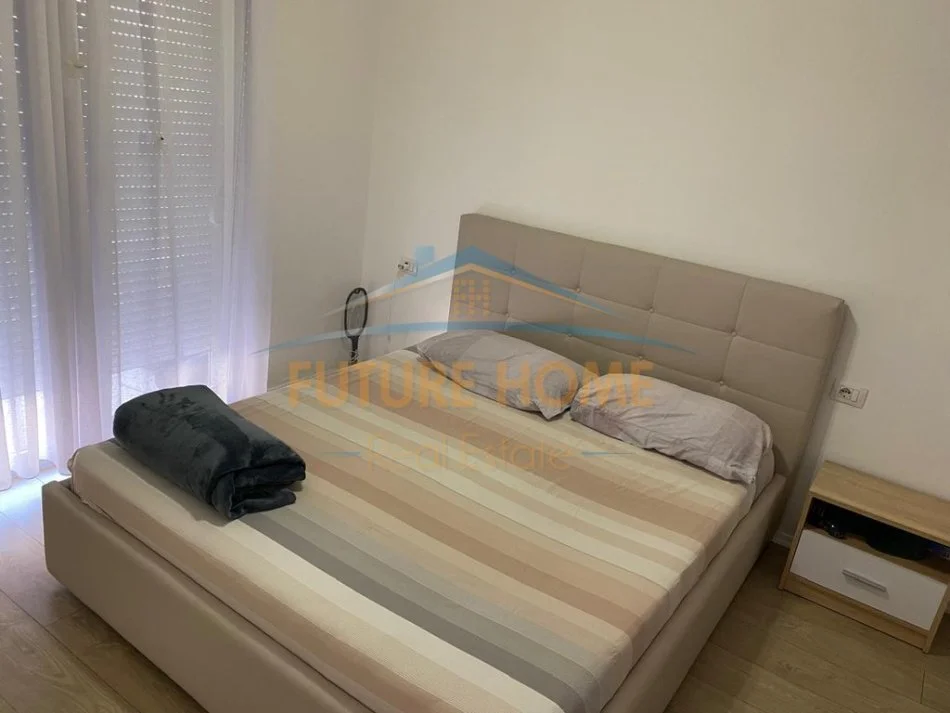 Tirane, jepet me qera apartament 1+1+Ballkon+Post Parkimi,  Kati 7, 58 m² 400 € (Univers City)