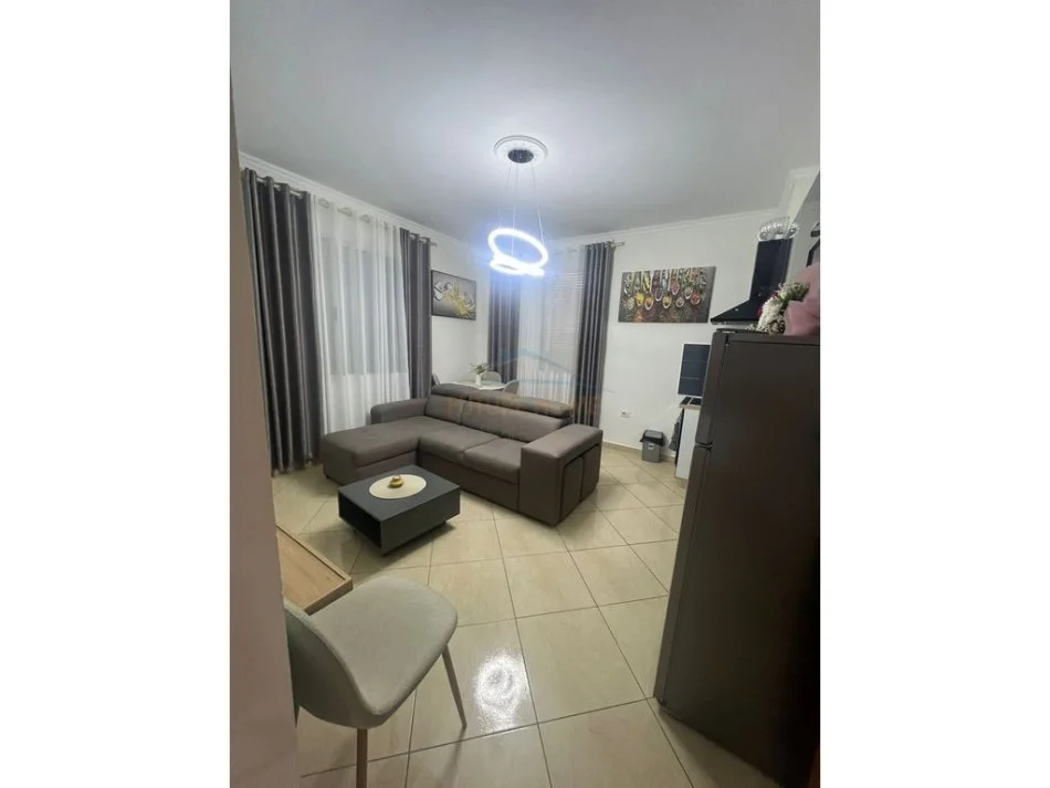 Tirane, jepet me qera apartament 1+1 Kati 1, 50 m² 420 € 
