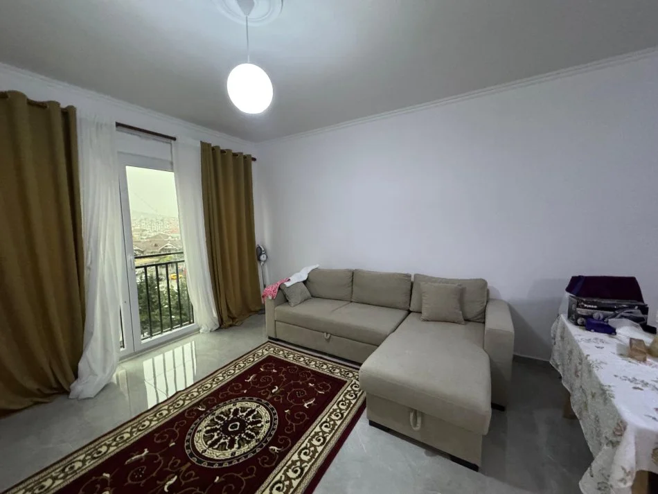 Tirane, jepet me qera apartament 1+1 Kati 4, 56 m² 450 € (Yzberisht)