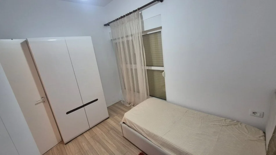 Tirane, jepet me qera apartament 2+1 Kati 4, 80 m² 550 € (Mangalem ,Ali Demi)