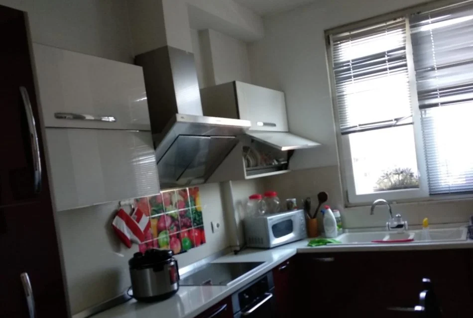 Tirane, jepet me qera 2+1+Ballkon Kati 4, 120 m² 450 € (xhanfize keko)