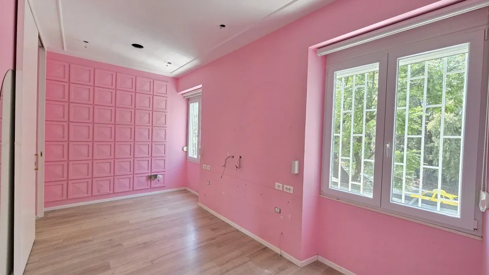 Tirane, jepet me qera ambjent biznesi Kati 1, 118 m² 1.300 € (Stadiumi Dinamo)