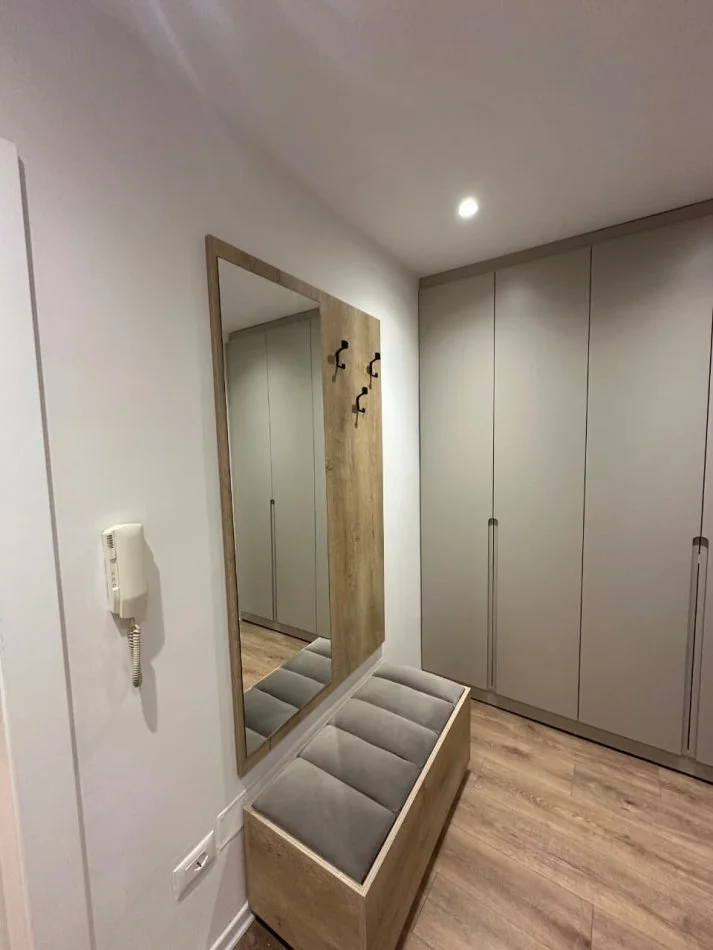 Tirane, jepet me qera apartament 2+1+Ballkon Kati 4, 85 m² 800 € (Bulevardi Zogu I)