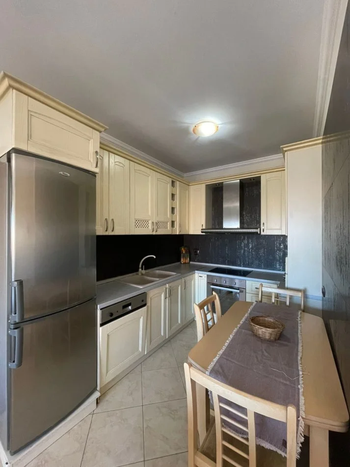 Tirane, jepet me qera apartament 2+1 Kati 9, 104 m² 800 € (Blloku)