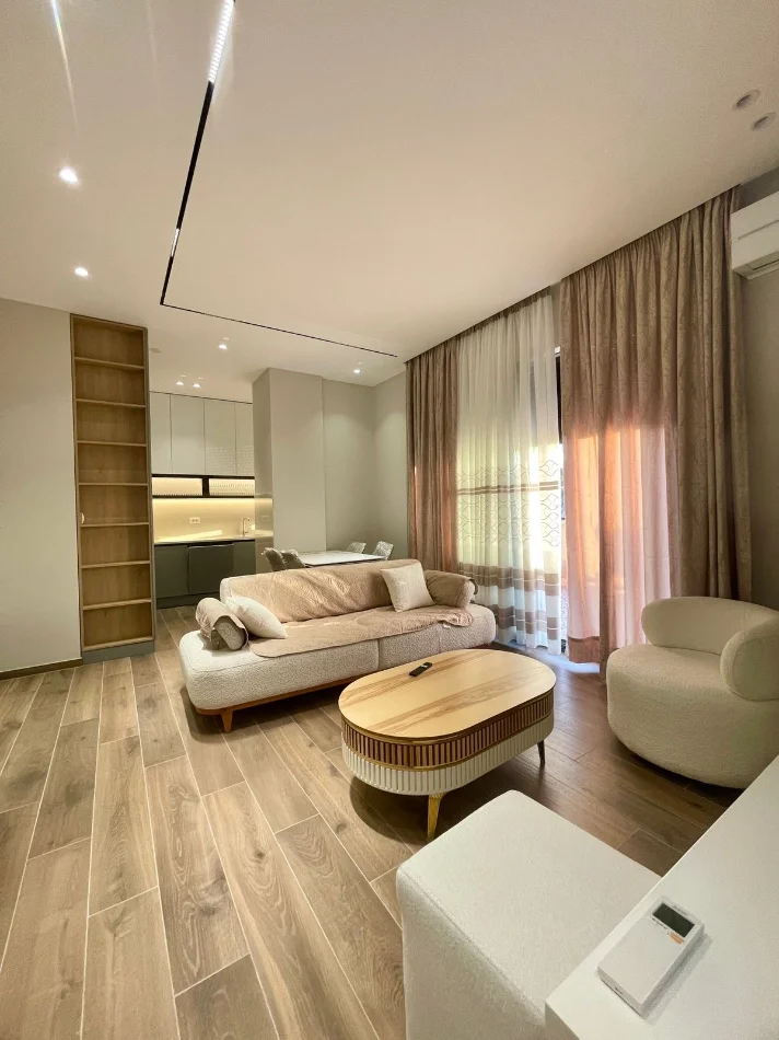 Tirane, jepet me qera apartament 2+1+Ballkon Kati 8, 131 m² 1.500 € (Kompleksi Delijorgji)