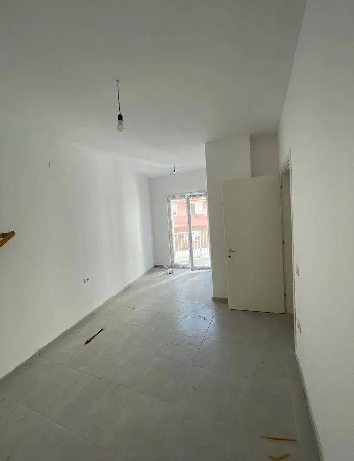 Tirane, shitet apartament 2+1 Kati 1, 91 m² 214.085 € (Rruga Barrikadave)
