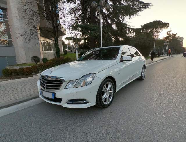 Tirane, shes makine Mercedes-Benz E200 Viti 2012, 11.800 Euro