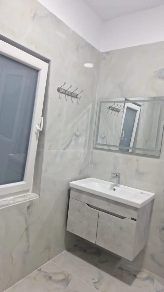 Tirane, jepet me qera shtepi 2+1 Kati 2, 85 m² 500 € (Ali Demi ,Rruga Idriz Dollaku)