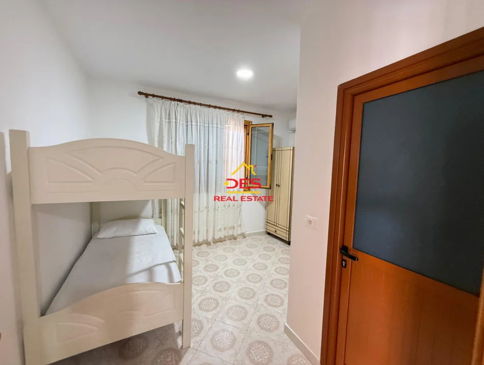 Vlore, jepet me qera shtepi 2+1+Ballkon Kati 0, 110 m² 400 € (Rruga Murat Tërbaçi)