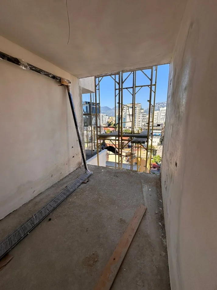 Tirane, shitet apartament 2+1+Ballkon Kati 6, 86 m² 145.000 € (rruga e dibres)