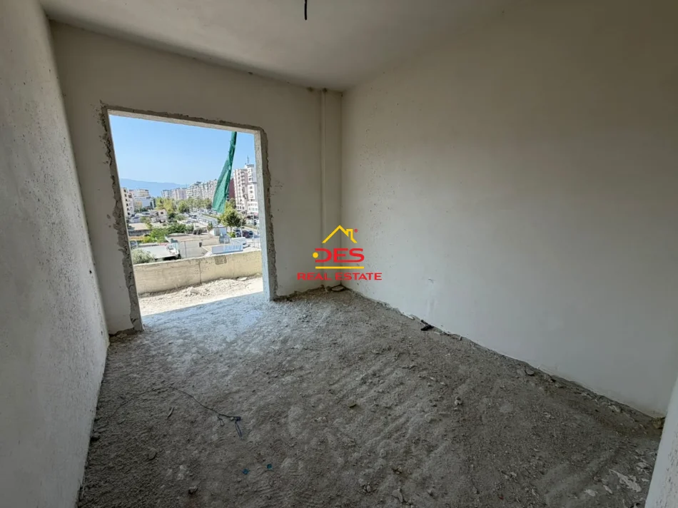 Vlore, shitet apartament 3+1+Ballkon Kati 5, 104 m² 125.000 € (Rruga Gjergj Kastrioti)