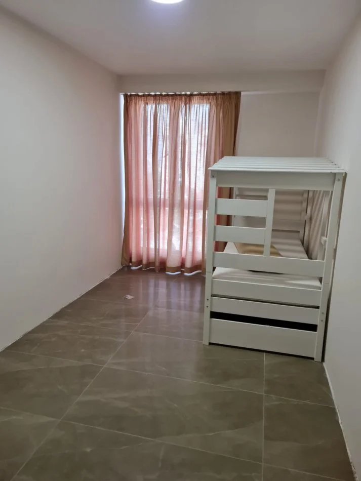 Tirane, jepet me qera apartament 3+1 Kati 6, 130 m² 700 € (rruga Beniamin kruta)