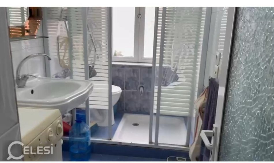 Tirane, jepet me qera apartament 2+1+Ballkon Kati 4, 72 m² 450 € (RRUGA E DIBRES)