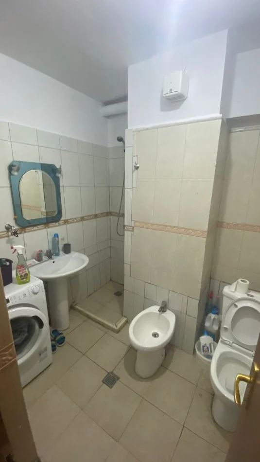 Tirane, jepet me qera apartament 1+1 Kati 2, 70 m² 450 € 