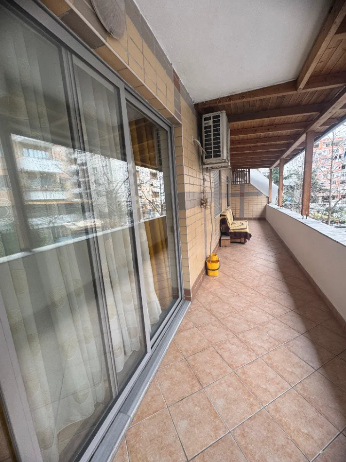 Tirane, jepet me qera apartament 2+1+Ballkon Kati 2, 124 m² 500 € (ASTIR)