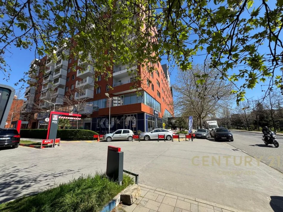 Tirane, jepet me qera ambjent biznesi Kati 1, 143 m² 3.000 € (Deliorgji)