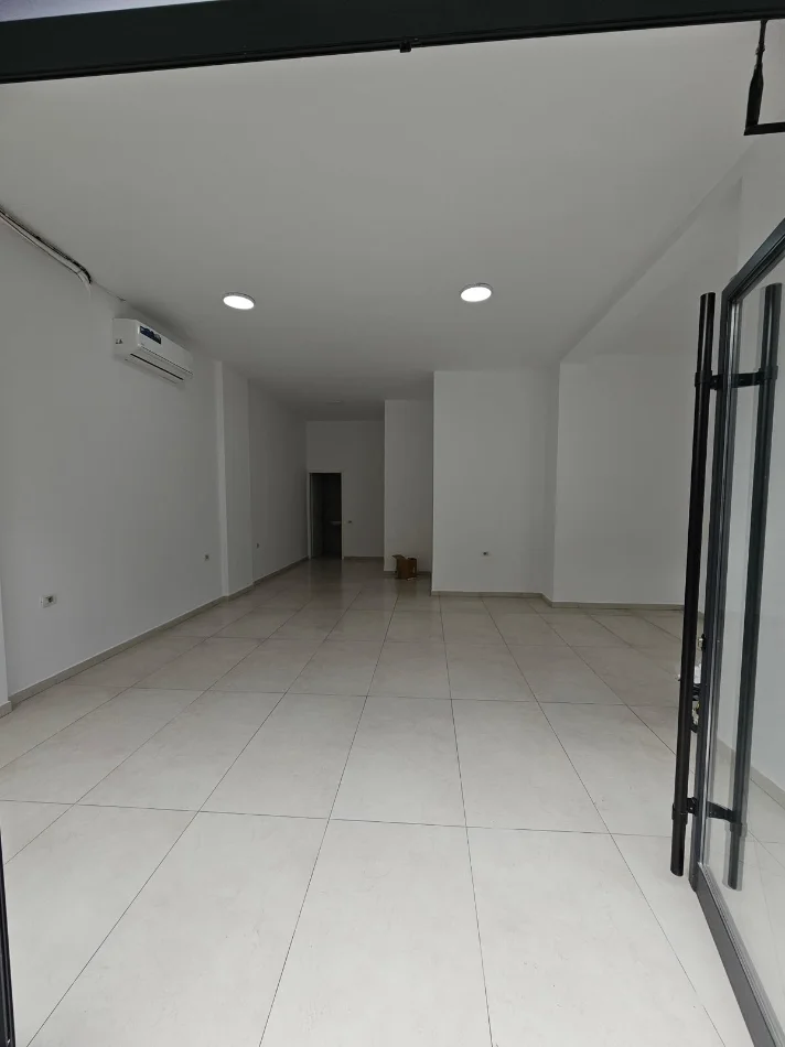 Tirane, shitet ambjent biznesi Kati 0, 50 m² 120.000 € (DON BOSKO)