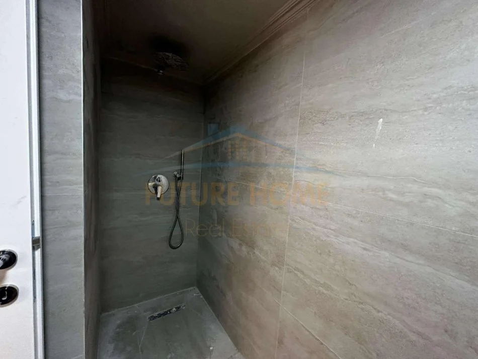 Tirane, shitet apartament duplex 1+1 Kati 1, 67 m² 95.000 €