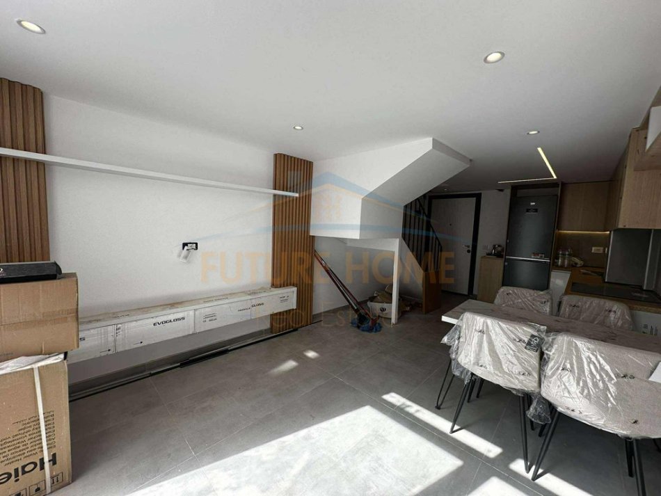 Tirane, shitet apartament duplex 1+1 Kati 6, 65 m² 95.000 € (RRUGA E KAVAJES)