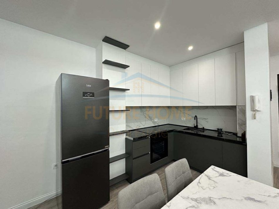 Tirane, jepet me qera apartament 2+1 Kati 8, 90 m² 600 € (UNAZA E RE)