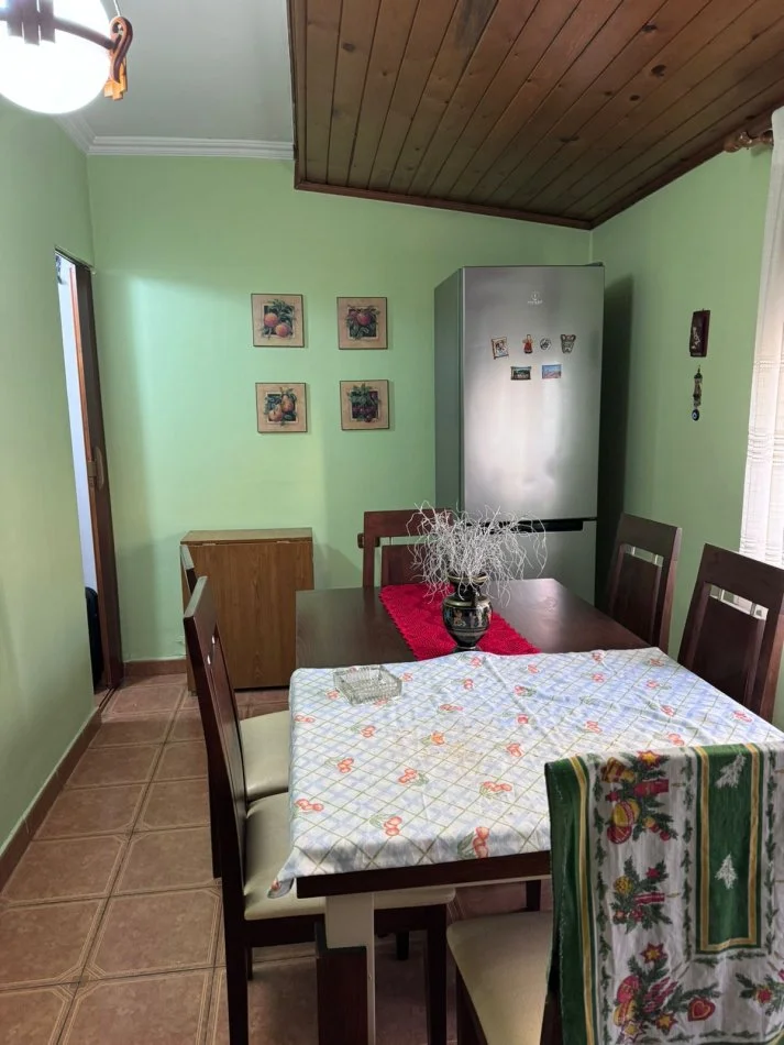 Tirane, jepet me qera apartament 2+1+Ballkon Kati 1, 80 m² 500 € (Bulevardi Bajram Curri)