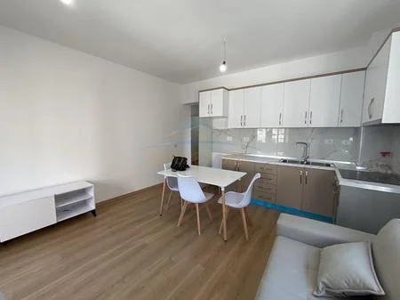 Tirane, jepet me qera apartament 2+1 Kati 6, 95 m² 600 € (FUSHA E AVIACIONIT)