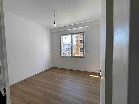 Tirane, jepet me qera apartament 2+1+Ballkon Kati 6, 95 m² 600 € (FUSHA E AVIACIONIT)