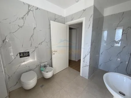 Tirane, jepet me qera apartament 2+1 Kati 6, 95 m² 600 € (FUSHA E AVIACIONIT)