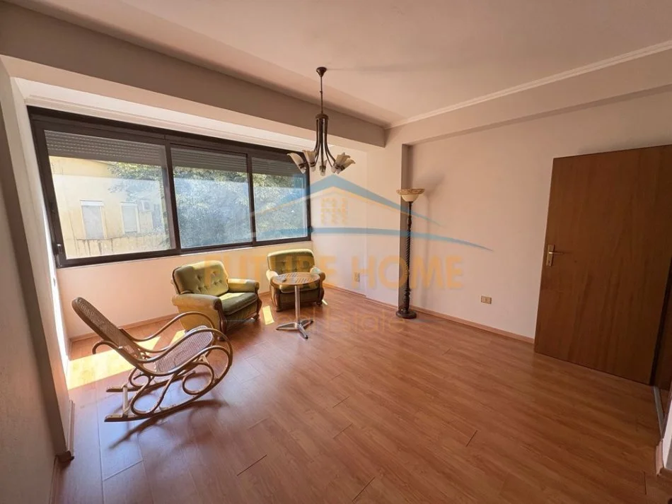 Tirane, jepet me qera apartament 2+1+Ballkon Kati 2, 100 m² 750 € (Myslym Shyr)