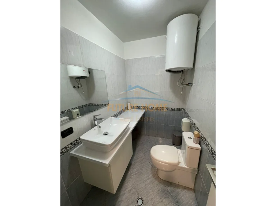 Tirane, jepet me qera zyre Kati 4, 70 m² 800 € (RRUGA SAMI FRASHERI)
