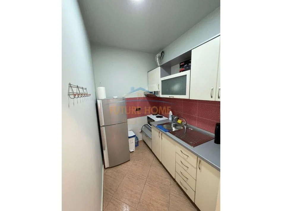 Tirane, jepet me qera ambjent biznesi Kati 4, 70 m² 700 € (Rruga Sami Frasheri)