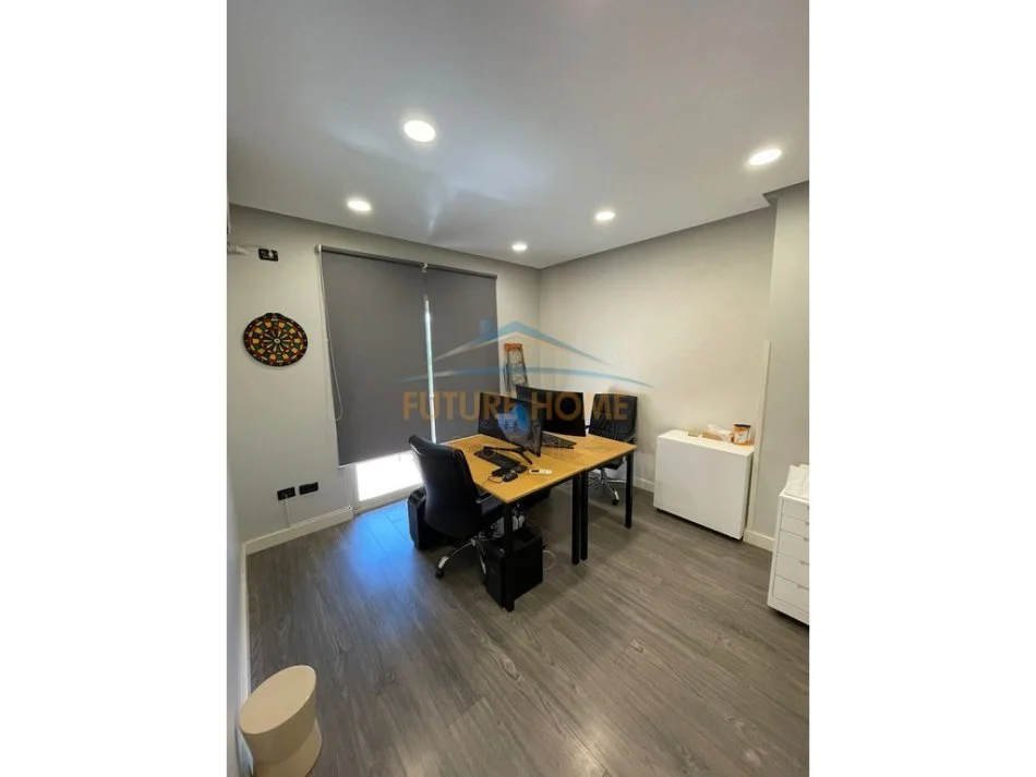 Tirane, jepet me qera ambjent biznesi Kati 4, 70 m² 700 € (Rruga Sami Frasheri)