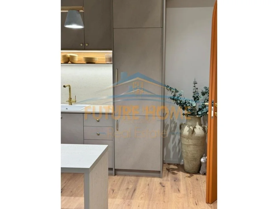 Tirane, jepet me qera apartament 2+1 Kati 2, 65 m² 900 € (Myslym Shyr)