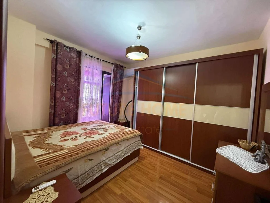 Tirane, jepet me qera apartament 2+1+Ballkon Kati 6, 67 m² 450 € (prane GRAND GALLERY)  UNA56938