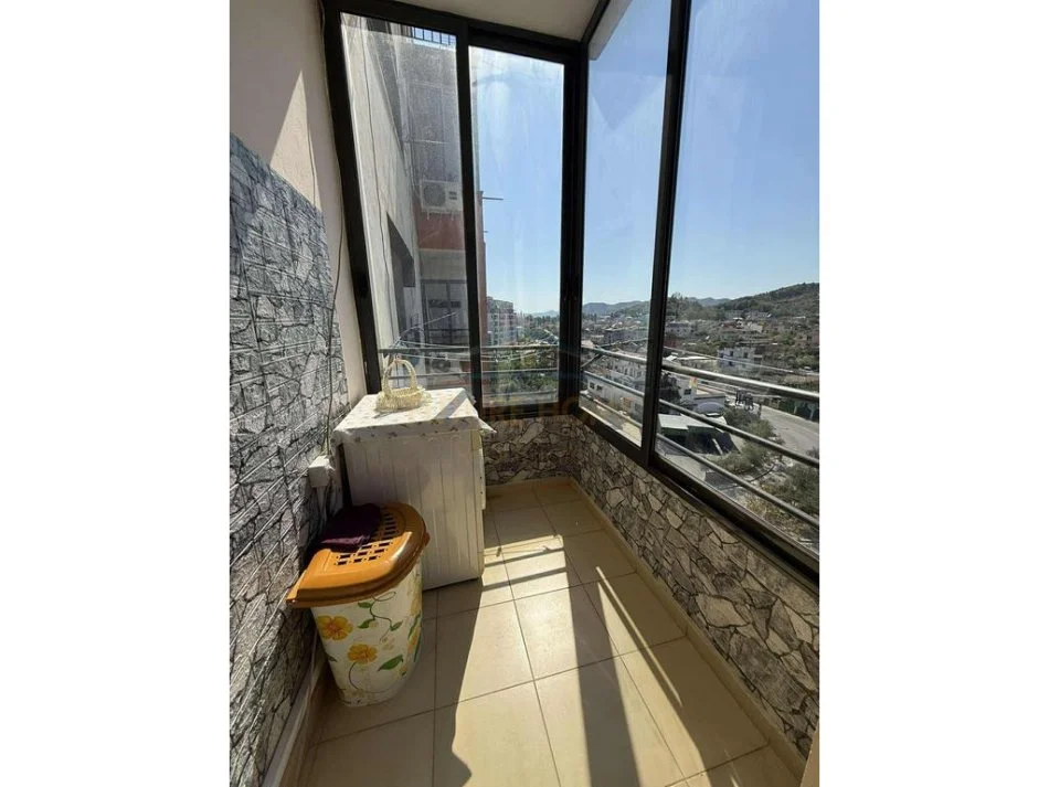 Tirane, jepet me qera apartament 2+1+Ballkon Kati 6, 67 m² 450 € (Yzberisht)