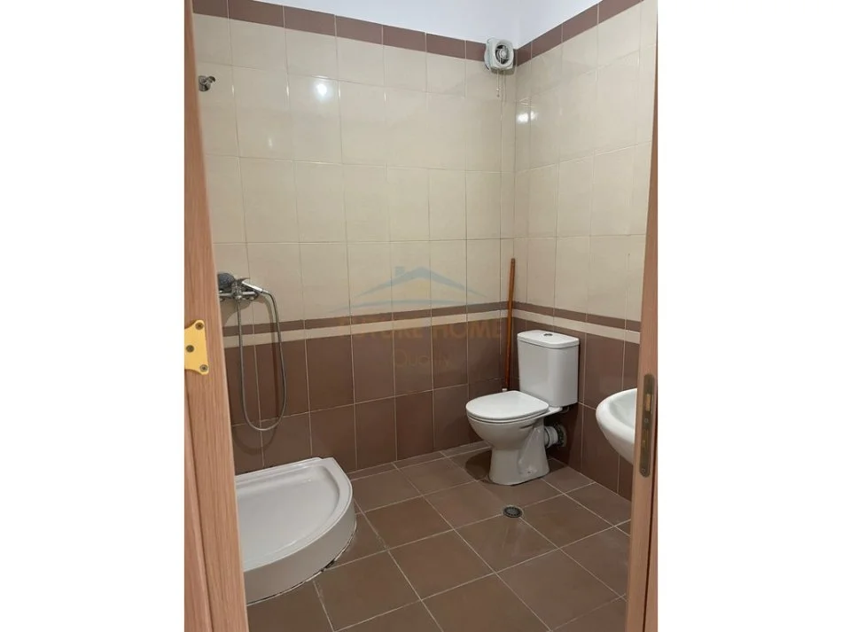 Durres, jepet me qera apartament 2+1+Ballkon Kati 9, 90 m² 350 € 