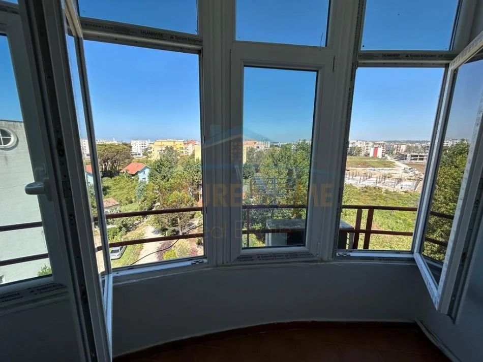 Mali Robit, shitet apartament 2+1+Ballkon Kati 6, 75 m² 77.000 € (Mali i Robit Golem)