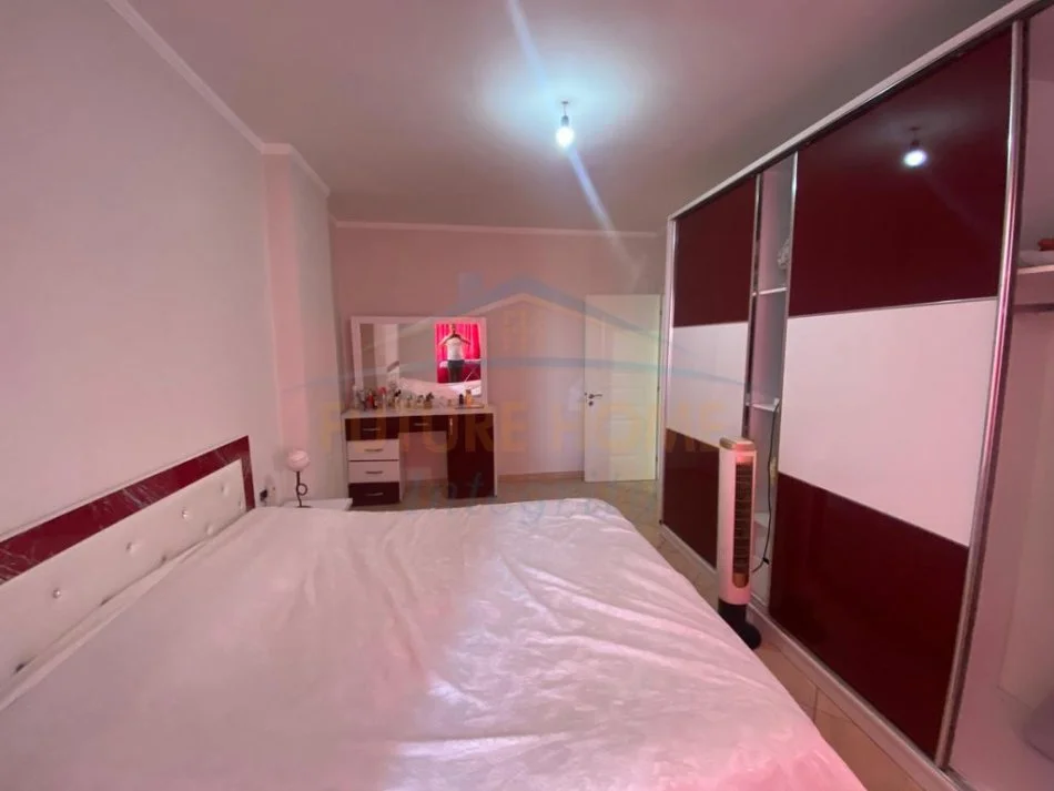 Tirane, jepet me qera apartament 2+1 Kati 5, 100 m² 400 € 