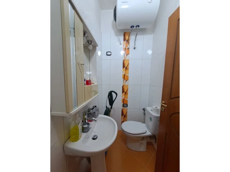 Tirane, jepet me qera apartament 2+1 Kati 2, 144 m² 550 € 