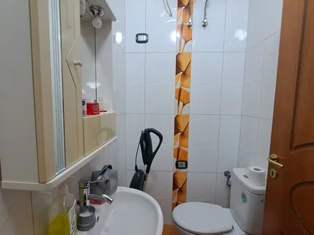 Tirane, jepet me qera apartament 2+1+Ballkon Kati 2, 144 m² 520 € (selite)