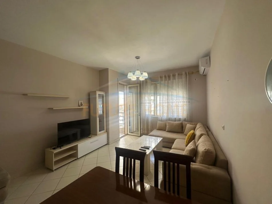 Tirane, jepet me qera apartament 1+1 Kati 4, 70 m² 550 € 