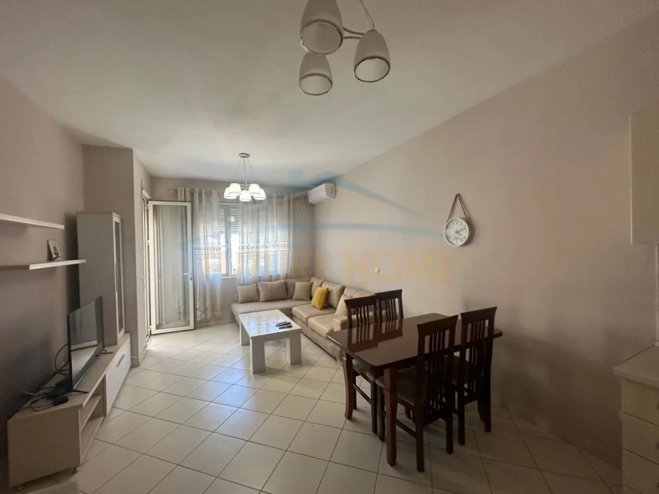 Tirane, jepet me qera apartament 1+1 Kati 4, 71 m² 550 € (Stacioni i Trenit)