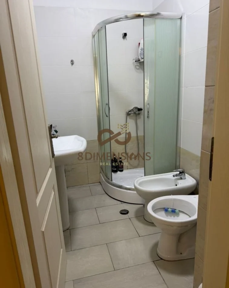Tirane, jepet me qera apartament 2+1+Ballkon Kati 5, 96 m² 550 € (liqeni i thate)
