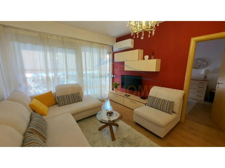 Tirane, jepet me qera apartament 1+1+Ballkon Kati 2, 72 m² 700 € (Kompleksi Delijorgji, Tiranë)