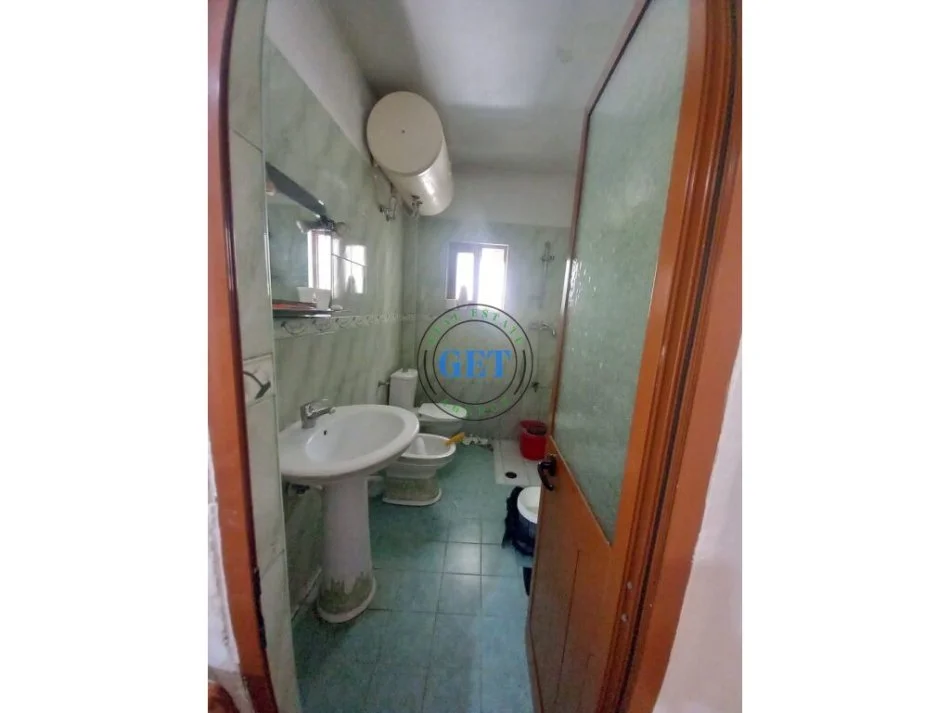 Shqiperi, shes apartament 1+1+Ballkon Kati 2, 56 m² 60.000 € (Stadiumi, Durres)