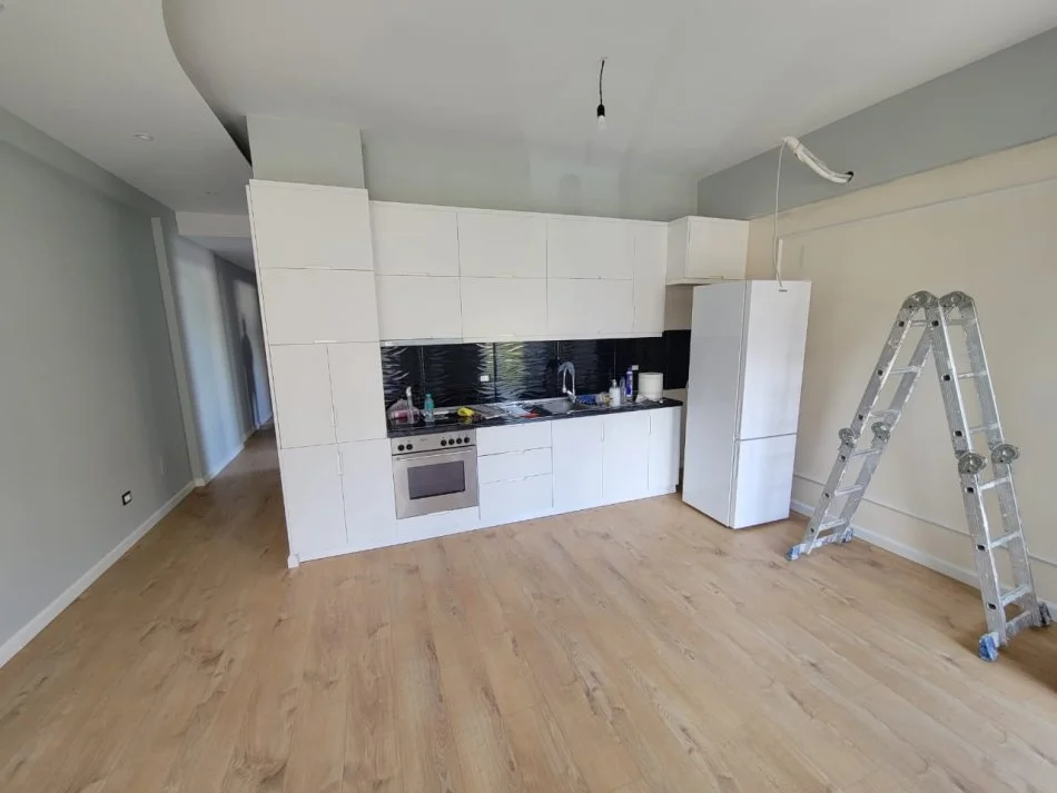 Tirane, jepet me qera apartament 2+1+Ballkon Kati 3, 89 m² 500 € (Brryli)